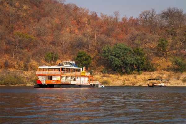 peregrine-houseboat-gallery-1